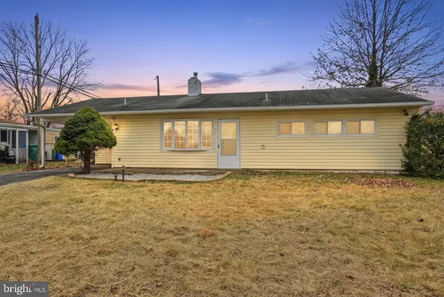 $339,900 | 8 Starlight Lane, Levittown, PA 19055