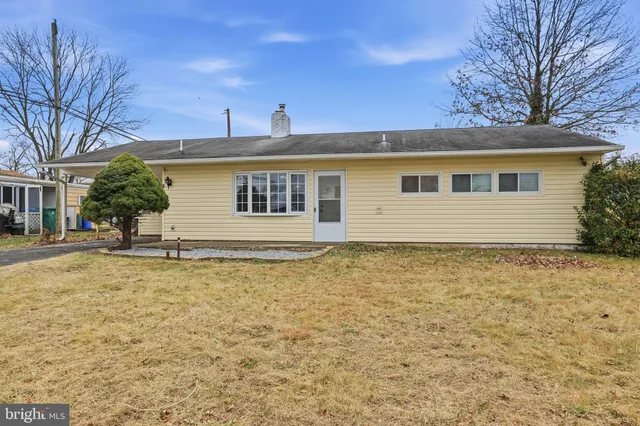 $339,900 | 8 Starlight Lane, Levittown, PA 19055