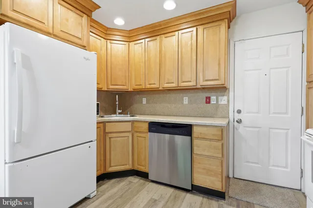 $339,900 | 8 Starlight Lane, Levittown, PA 19055