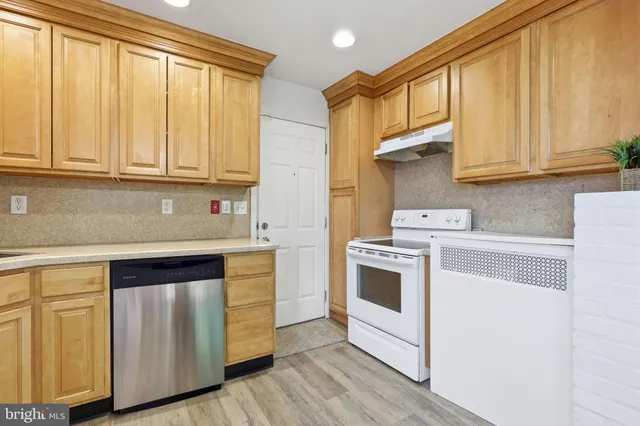 $339,900 | 8 Starlight Lane, Levittown, PA 19055