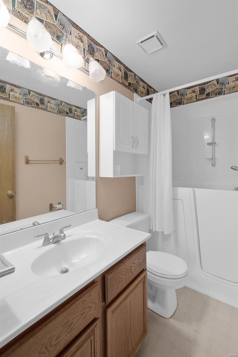 1545 Glenn Brooke Woods Circle Ballwin, MO 63021 - Photo 13 of 21