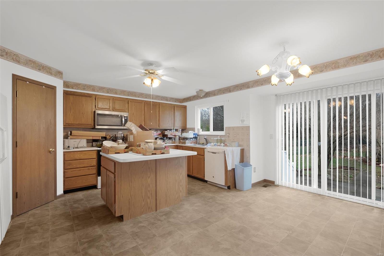 1545 Glenn Brooke Woods Circle Ballwin, MO 63021 - Photo 4 of 21