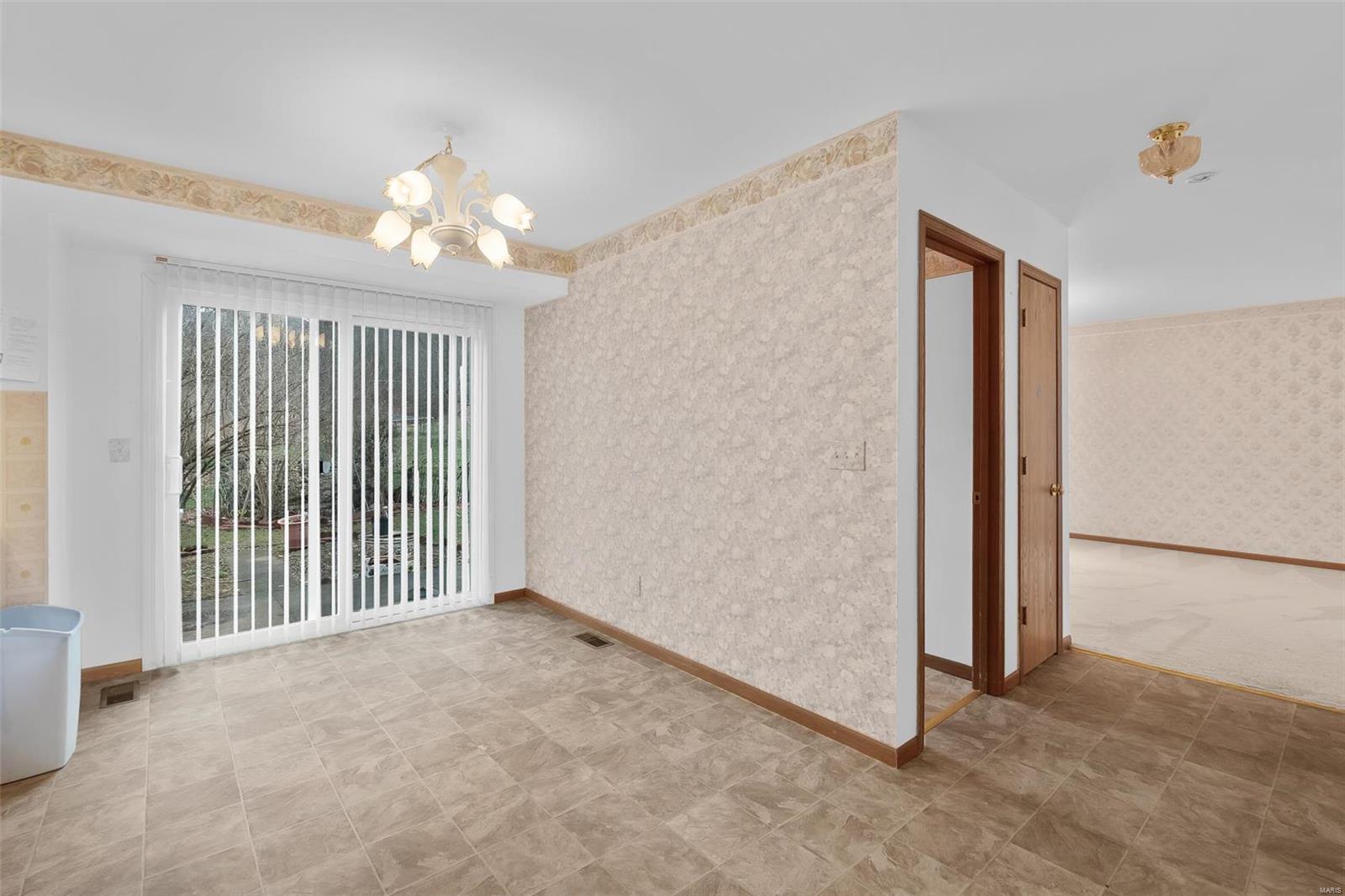 1545 Glenn Brooke Woods Circle Ballwin, MO 63021 - Photo 6 of 21