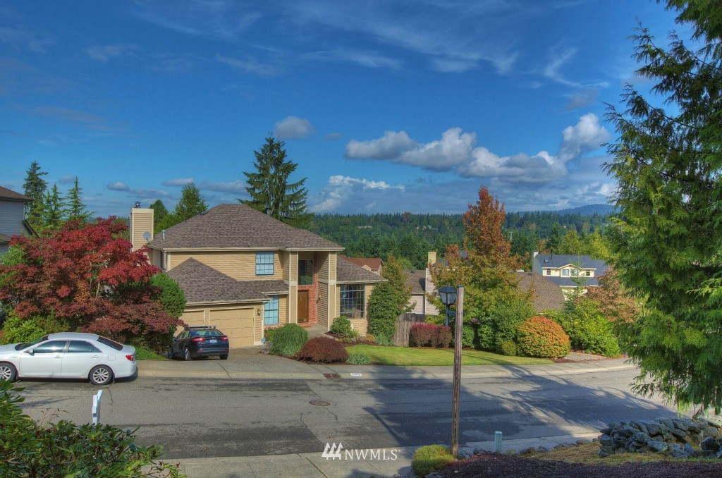 14047 Southeast 159th Place Renton, WA 98058 - Photo 2 of 22 Gallery Image 2