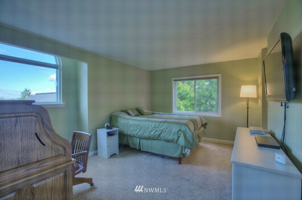 14047 Southeast 159th Place Renton, WA 98058 - Photo 16 of 22 Gallery Image 16