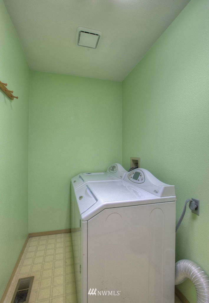 14047 Southeast 159th Place Renton, WA 98058 - Photo 19 of 22 Gallery Image 19