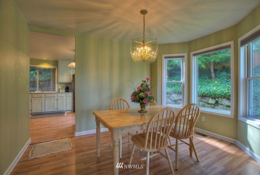 14047 Southeast 159th Place Renton, WA 98058 - Photo 4 of 22 Gallery Image 4
