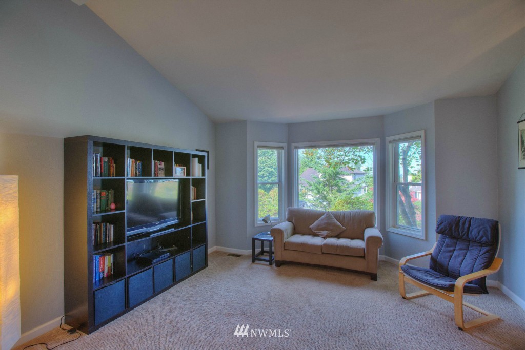 14047 Southeast 159th Place Renton, WA 98058 - Photo 9 of 22 Gallery Image 9