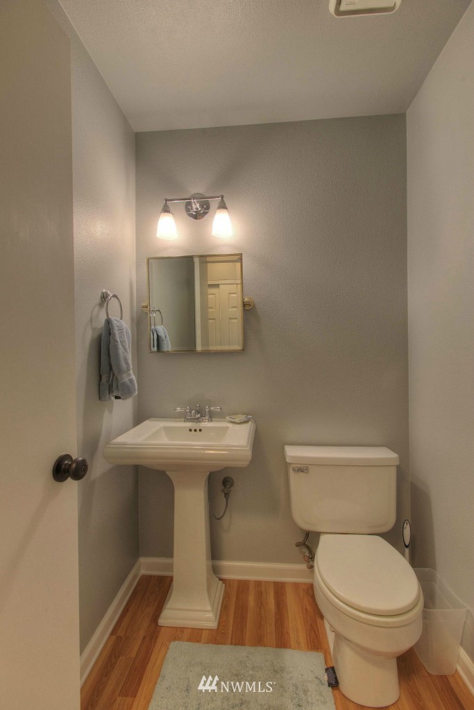 14047 Southeast 159th Place Renton, WA 98058 - Photo 10 of 22 Gallery Image 10