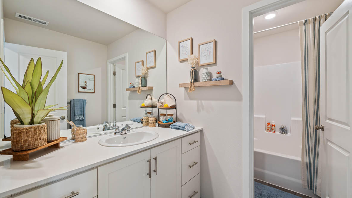61163 Southeast Splendor Lane Bend, OR 97702 - Photo 26 of 35 025 secondary bathroom