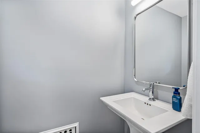 $2,685,000 | 74 Eakins Road, Manhasset, NY 11030