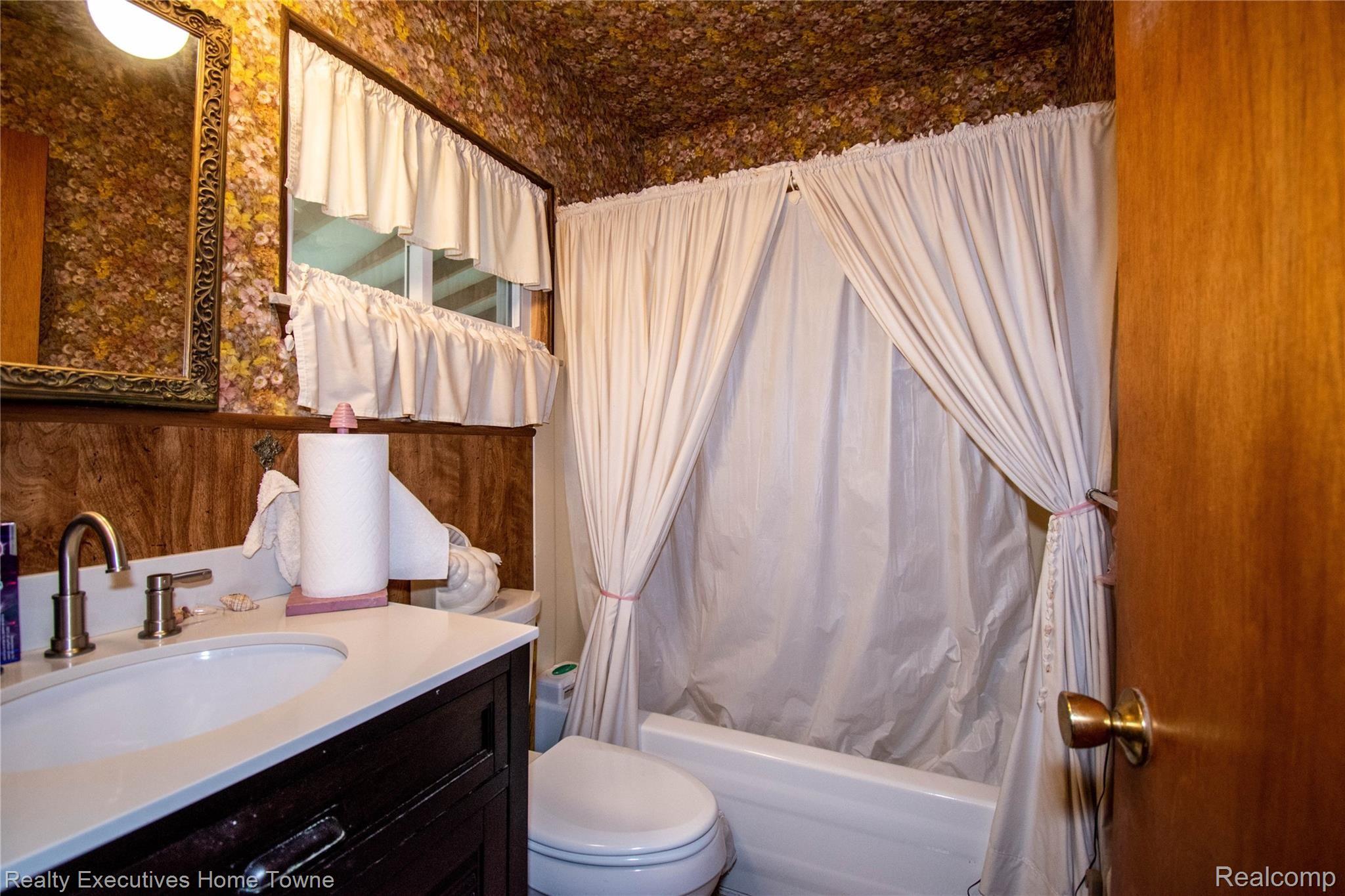 8281 Lakeshore Road Lexington, MI 48450 - Photo 17 of 29 First floor full bath