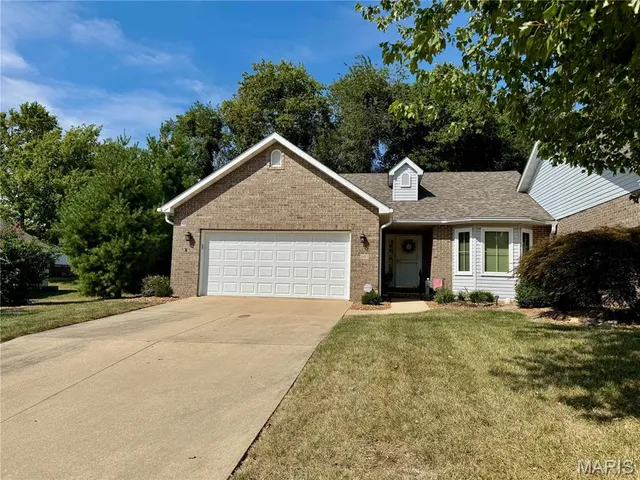 $295,000 | 307 Monticello Place, Edwardsville, IL 62025