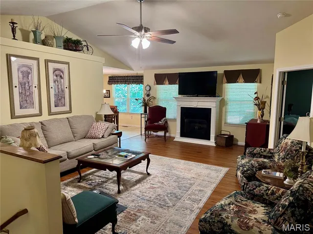 $295,000 | 307 Monticello Place, Edwardsville, IL 62025