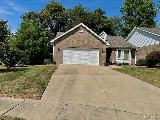 $295,000 | 307 Monticello Place, Edwardsville, IL 62025