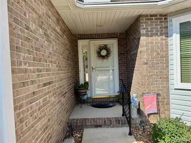 $295,000 | 307 Monticello Place, Edwardsville, IL 62025