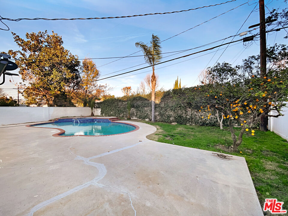 7944 Limerick Avenue Winnetka, CA 91306 - Photo 23 of 23 a view of a outdoor space