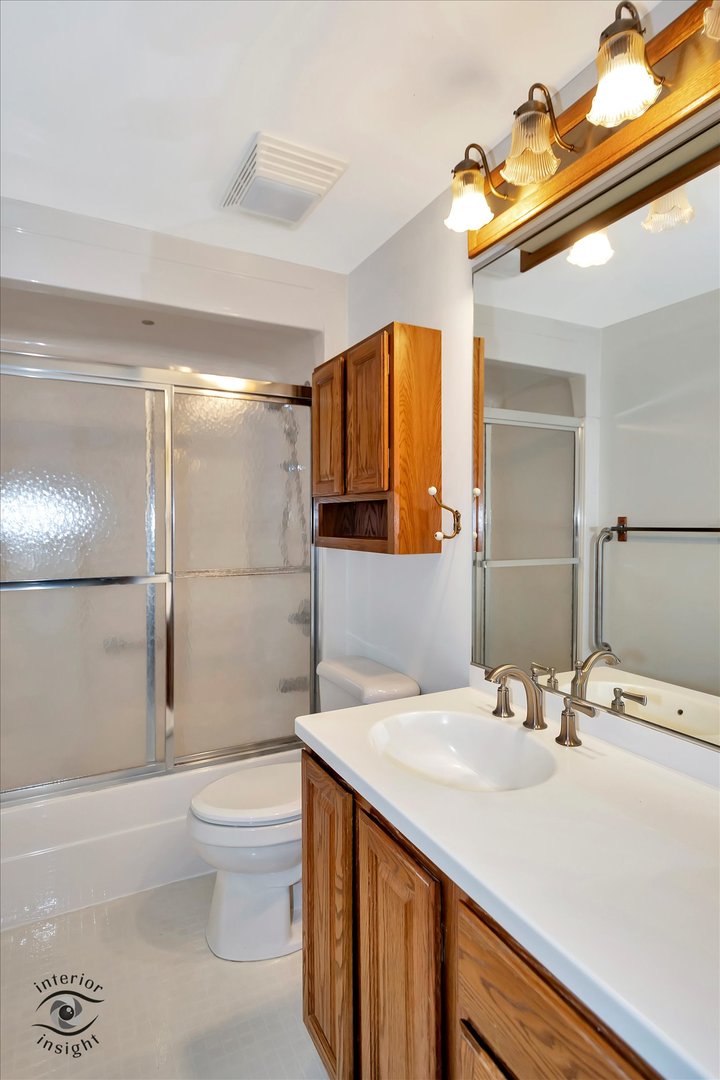589 South Walnut Street Chebanse, IL 60922 - Photo 15 of 25 a bathroom with a sink a toilet and shower