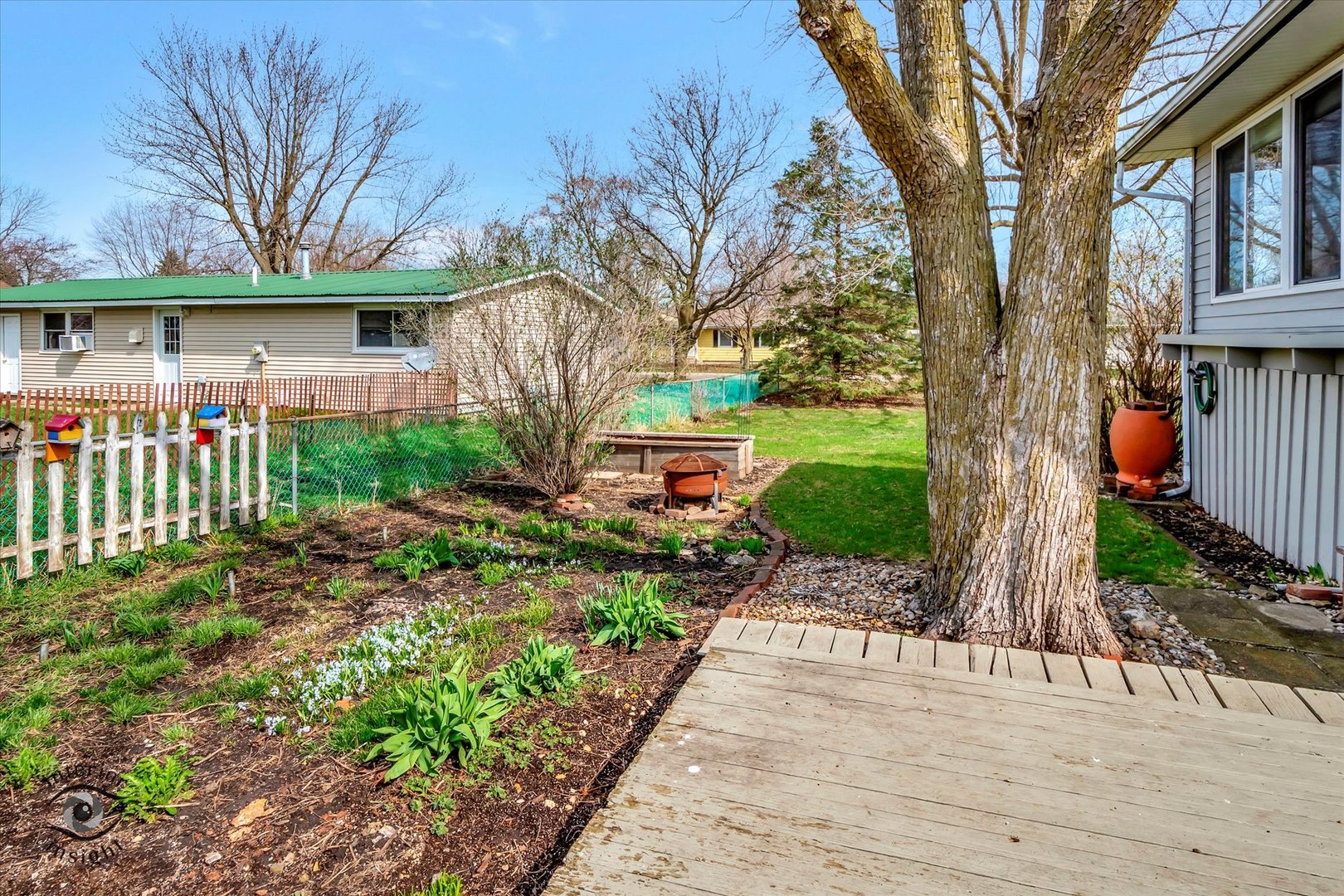 589 South Walnut Street Chebanse, IL 60922 - Photo 23 of 25 a front view of a house with garden