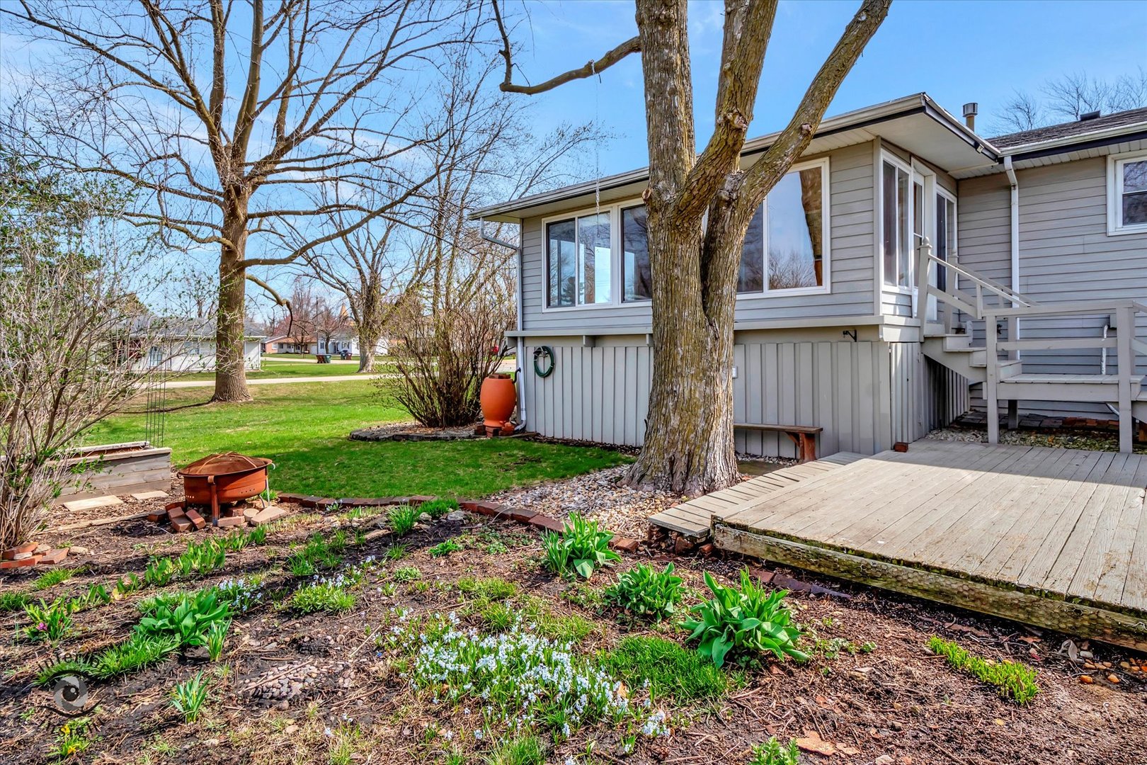 589 South Walnut Street Chebanse, IL 60922 - Photo 24 of 25 a view of backyard with table and chairs and a barbeque