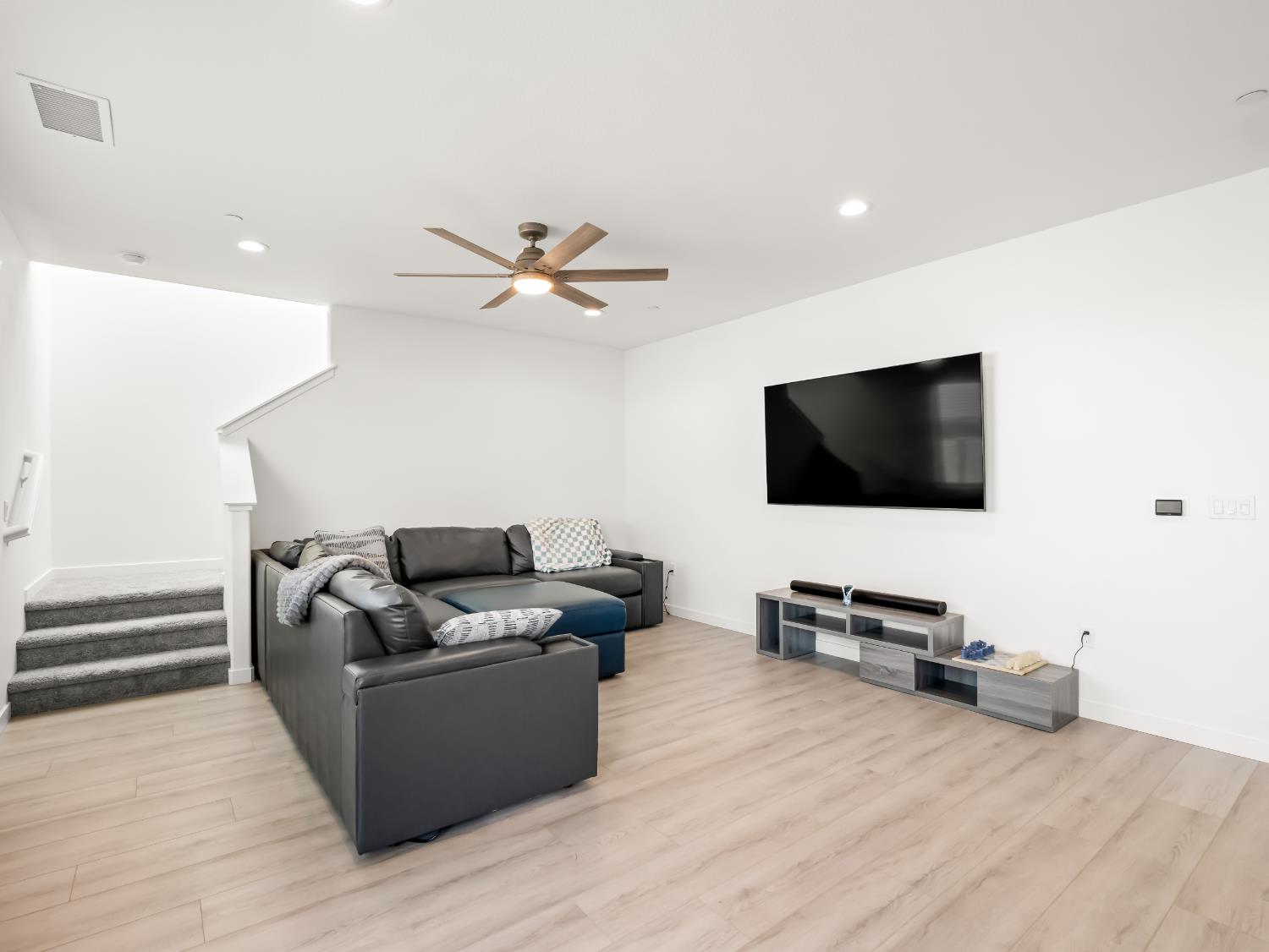 4071 Braden Road Madera, CA 93636 - Photo 14 of 31 a living room with furniture and a flat screen tv