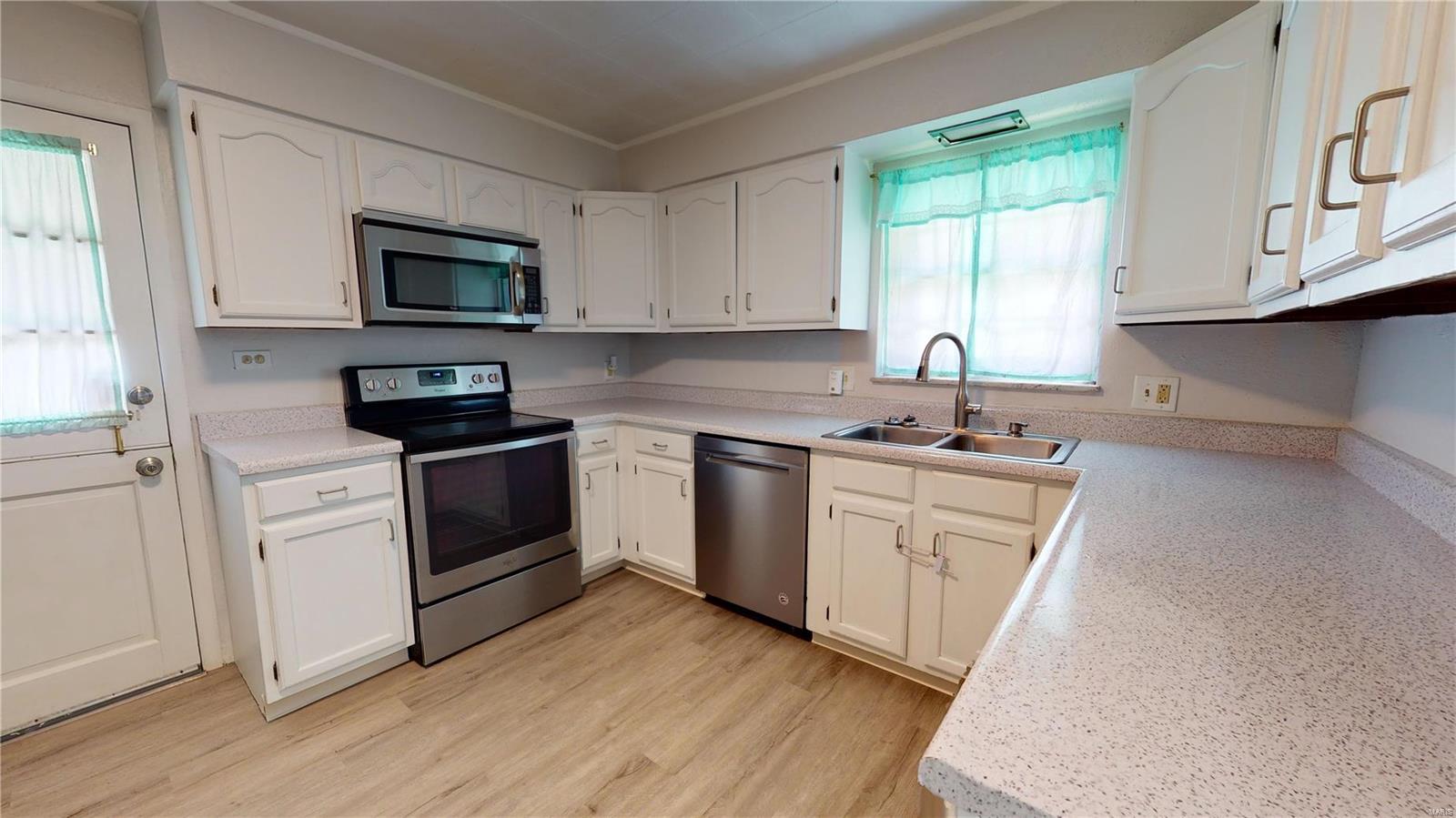 302 Pleasant Ridge Road Fairview Heights, IL 62208 - Photo 8 of 26 Gallery Image 8