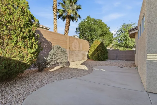 $2,050 | 1024 East Malibu Sands Avenue, North Las Vegas, NV 89086