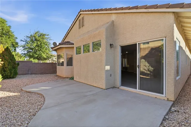 $2,050 | 1024 East Malibu Sands Avenue, North Las Vegas, NV 89086