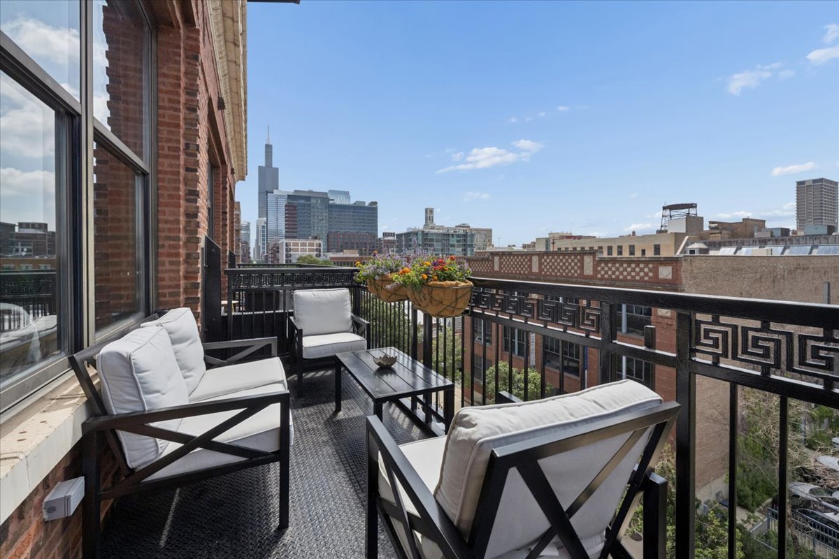 1040 West Adams Street, Unit 402 Chicago, IL 60607 - Photo 12 of 20