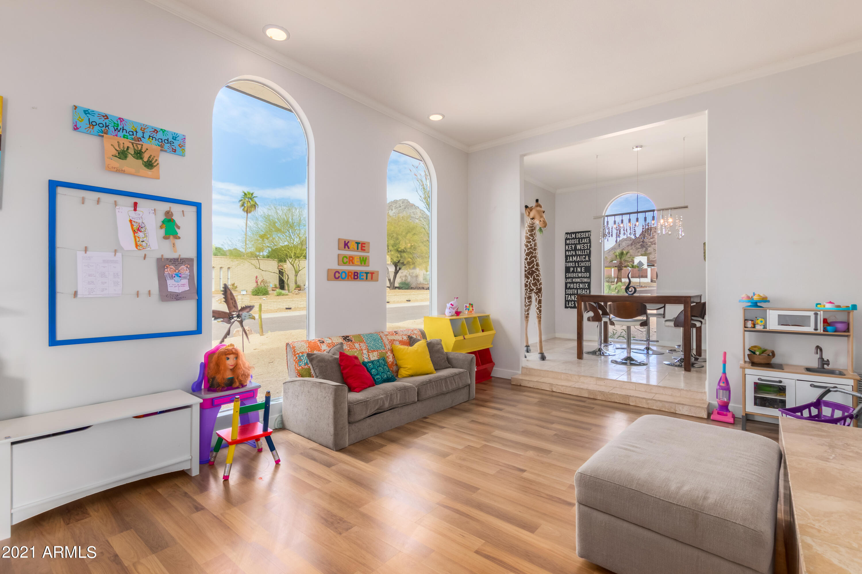 2249 East Ocotillo Road Phoenix, AZ 85016 - Photo 4 of 49 Living Room
