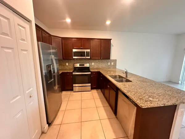 $2,500 | 5330 Ellery Terrace, West Palm Beach, FL 33417