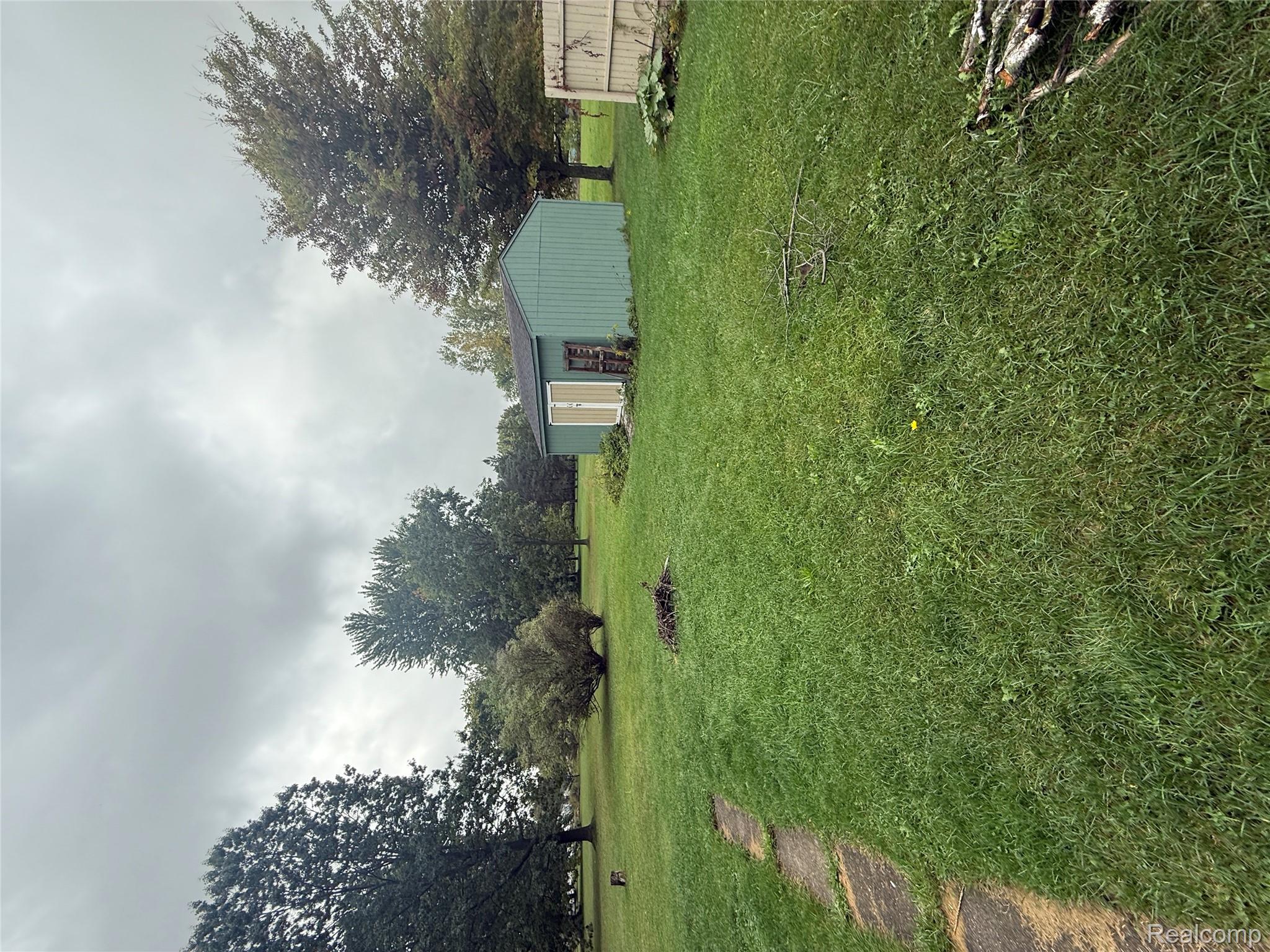 3176 East Fisher Road Bay City, MI 48706 - Photo 22 of 25 View of green lawn featuring an outdoor structure