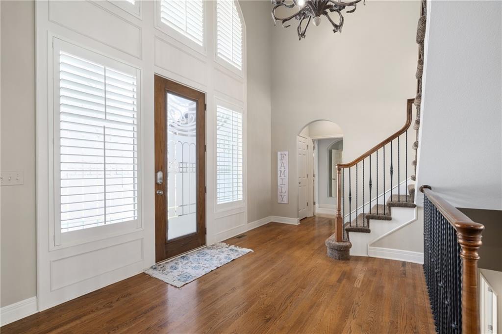 8920 Pine Street Lenexa, KS 66220 - Photo 4 of 69