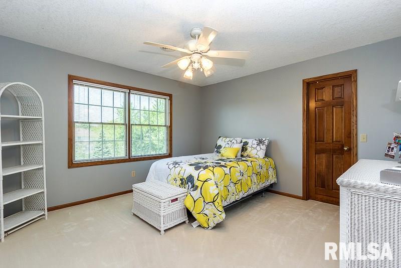 4408 Fairhaven Road Davenport, IA 52807 - Photo 12 of 23 Gallery Image 12