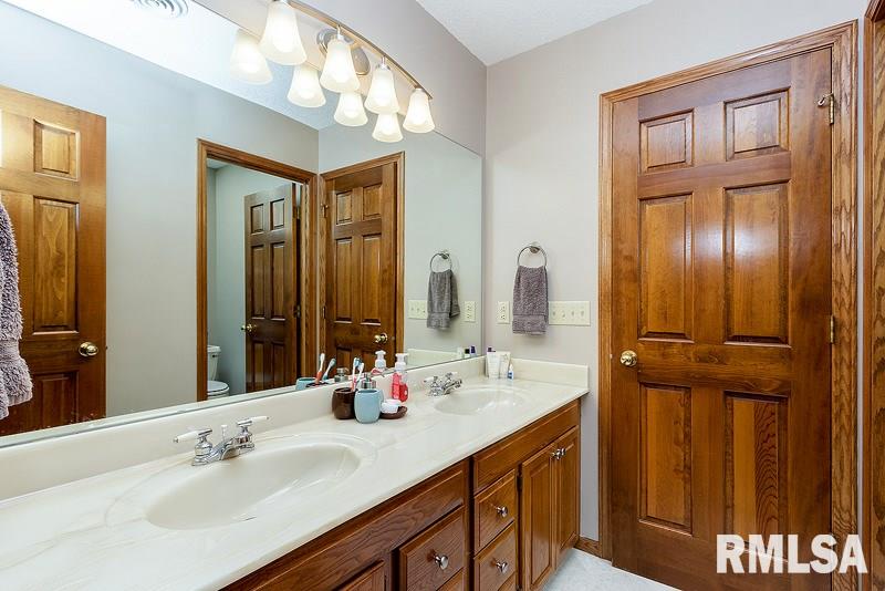 4408 Fairhaven Road Davenport, IA 52807 - Photo 14 of 23 Gallery Image 14