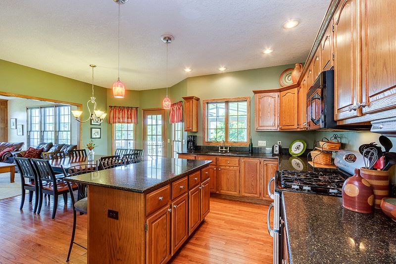 4408 Fairhaven Road Davenport, IA 52807 - Photo 5 of 23 Gallery Image 5