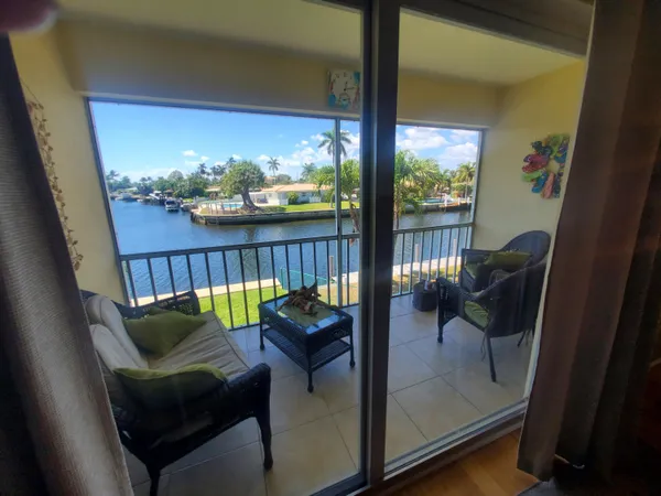 $1,900 | 912 Pine Drive, Unit 211, Pompano Beach, FL 33060