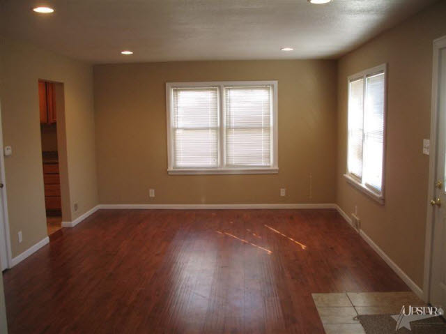 2525 Terrace Road Fort Wayne, IN 46805 - Photo 3 of 26