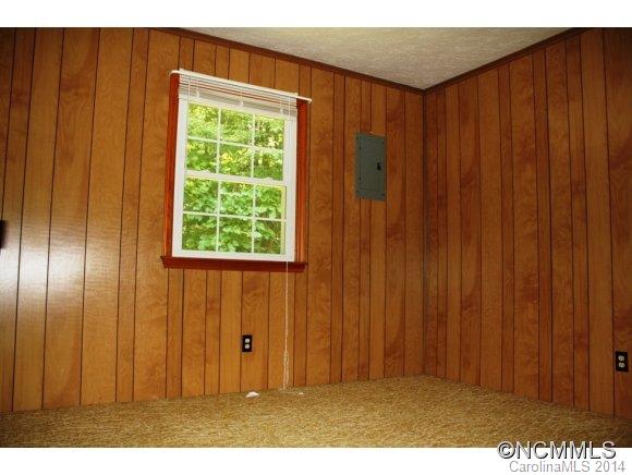 900 Thompson Road Saluda, NC 28773 - Photo 8 of 15 Gallery Image 8
