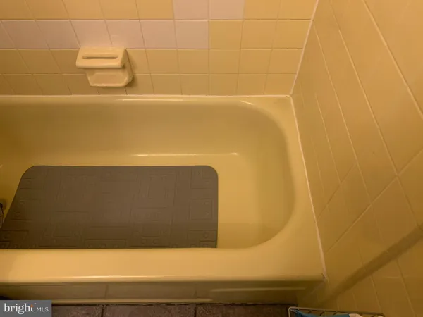 $1,600 | 9860 Garvey Drive, Philadelphia, PA 19114