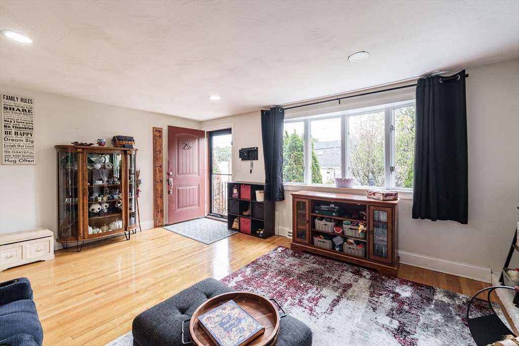 25 Appleby Road Salem, MA 01970 - Photo 4 of 25 Gallery Image 4