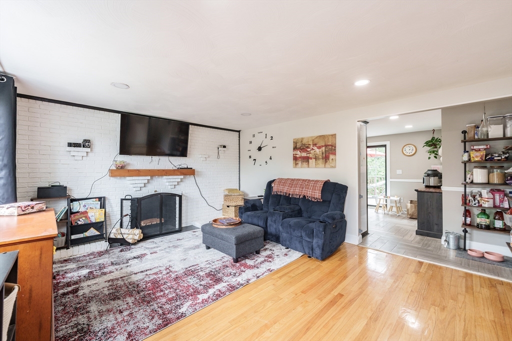 25 Appleby Road Salem, MA 01970 - Photo 7 of 25 Gallery Image 7