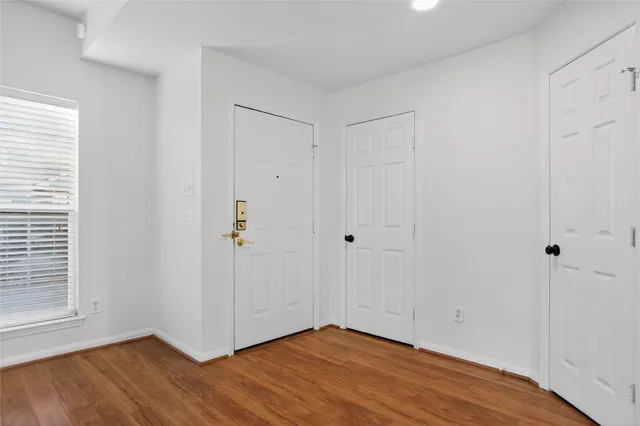 $2,000 | 15 South Avonlea Circle, The Woodlands, TX 77382