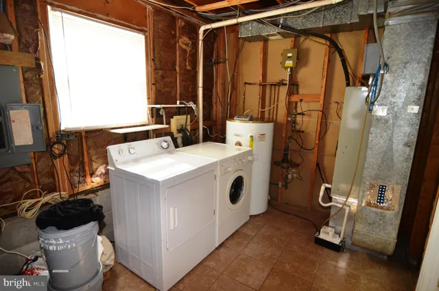 a view of a storage & utility room with washer and dryer