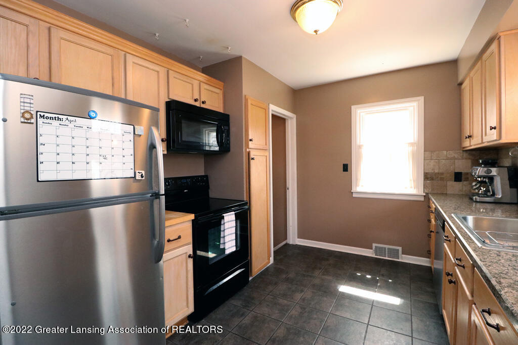 2410 Wellington Road Lansing, MI 48910 - Photo 5 of 19 5
