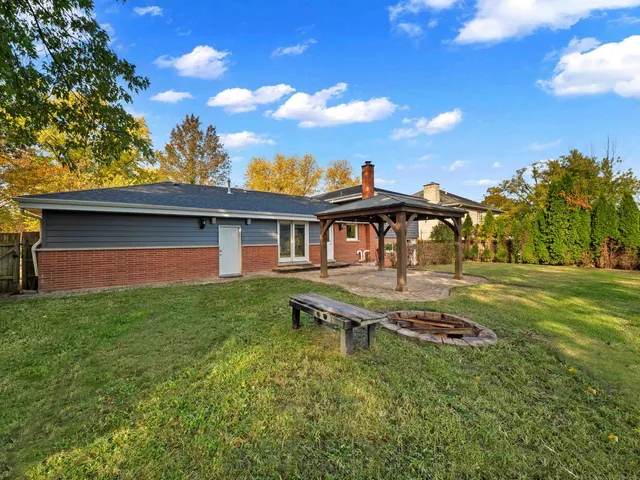 $450,000 | 105 East Elaine Circle, Prospect Heights, IL 60070