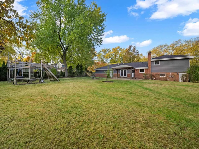 $450,000 | 105 East Elaine Circle, Prospect Heights, IL 60070