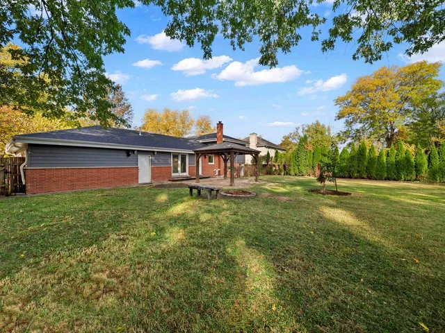 $450,000 | 105 East Elaine Circle, Prospect Heights, IL 60070