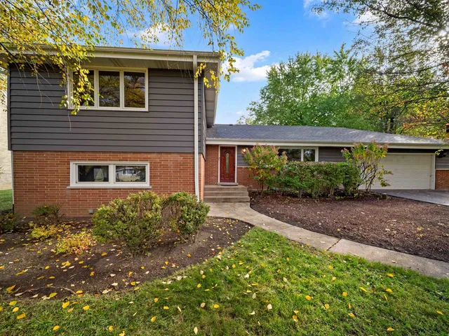 $450,000 | 105 East Elaine Circle, Prospect Heights, IL 60070