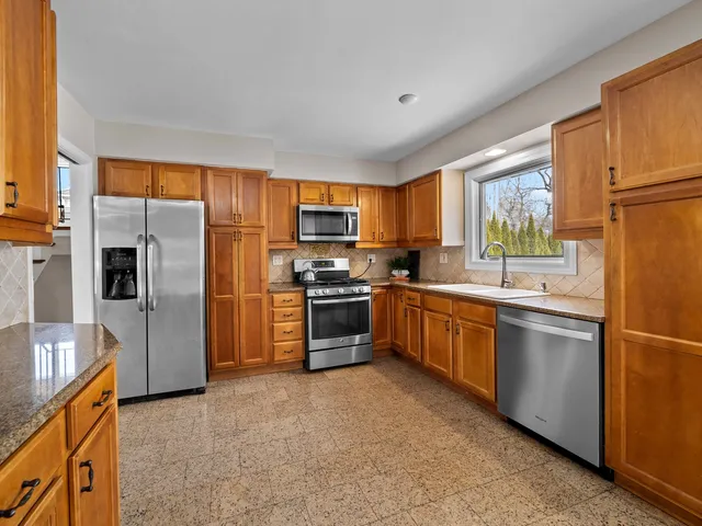 $450,000 | 105 East Elaine Circle, Prospect Heights, IL 60070